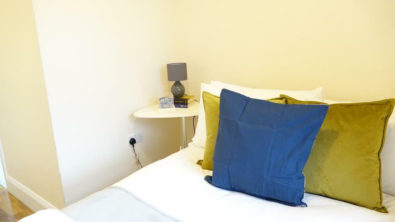 Heathrow Ensuite Rooms Stanwell Extérieur photo